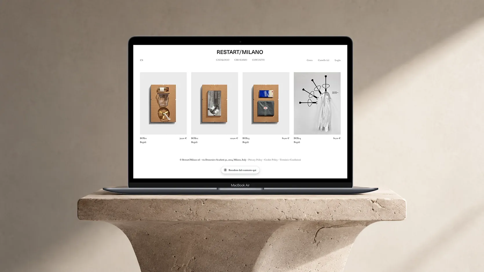 E-commerce Restart/Milano, catalogo delle scatole regalo su MacBook
