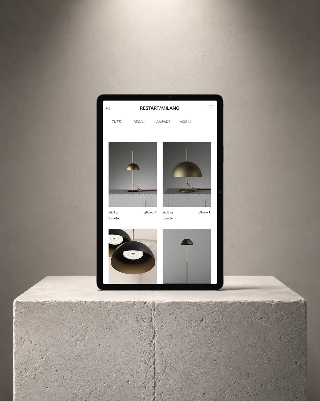 E-commerce Restart/Milano, catalogo lampade in ottone su tablet